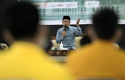 Gubernur Jawa Barat Ridwan menghadiri Musyawarah Nasional (Munas) BEM Seluruh Indoensia ke-XIV, di kampus Universitas Andalas Padang, Selasa (30/3/2021).