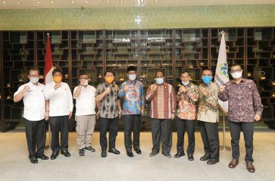 Gubernur Jawa Barat M Ridwan Kamil yang juga ketua ADPMET menghadiri forum daerah ADPMET di Medan, Sumatera Utara, Rabu (31/3/2021).
