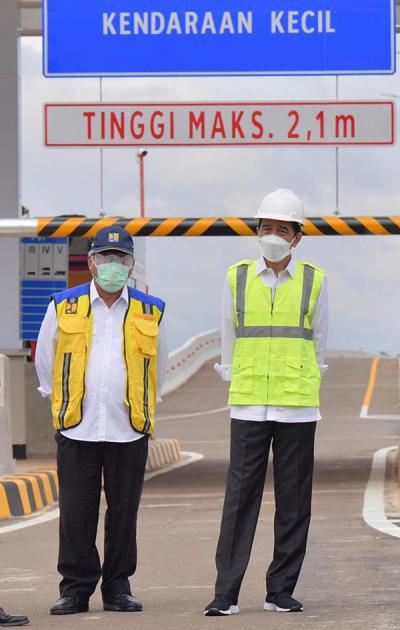 Presiden Joko Widodo meresmikan Jalan Tol Serpong-Cinere ruas Serpong-Pamulang dan Jalan Tol Cengkareng-Batuceper-Kunciran, Kamis (1/4/2021).