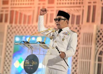 Gubernur Jawa Barat Ridwan Kamil mengkampanyekan Gerakan Nasional Bangga Buatan Indonesia (BBI) Jawa Barat secara hybrid di Kota Bandung, Sabtu (3/4/2021).