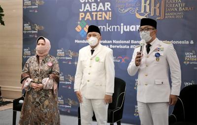Gubernur Jawa Barat Ridwan Kamil mengkampanyekan Gerakan Nasional Bangga Buatan Indonesia (BBI) Jawa Barat secara hybrid di Kota Bandung, Sabtu (3/4/2021).