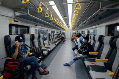 Layanan kereta Bandara Soekarno-Hatta premium resmi beroperasi, bahkan tarif lebih murah dengan fasilitas yang nyaman.