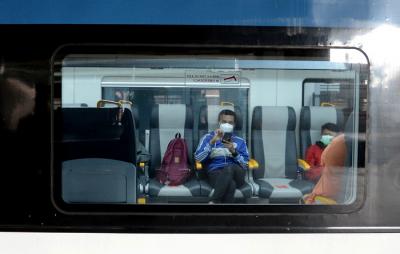 Layanan kereta Bandara Soekarno-Hatta premium resmi beroperasi, bahkan tarif lebih murah dengan fasilitas yang nyaman.