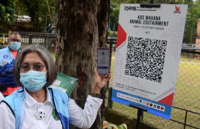 Kebun Binatang Surabaya (KBS) kini menyediakan QIRS sebagai alat pembayaran. Hal itu untuk memudahkan pengunjung dalam bertransaksi saat membeli tiket.