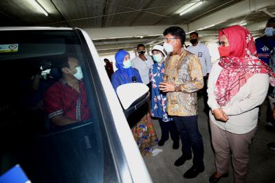 Sentra Vaksin Indonesia Bangkit telah melakukan suntik vaksin COVID-19 kepada sekitar 5.700 warga.