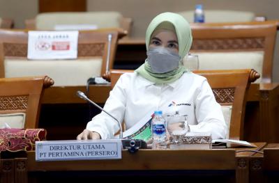 Direktur Utama PT Pertamina (Persero) Nicke Widyawati saat rapat dengar pendapat dengan Komisi VII DPR di kompleks Parlemen, Senayan, Jakarta, Senin (5/4/2021).