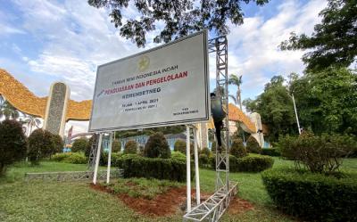 Presiden Joko Widodo meneken Peraturan Presiden (Perpres) Nomor 19 Tahun 2021 tentang Pengelolaan Taman Mini Indonesia Indah (TMII).