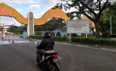 Presiden Joko Widodo meneken Peraturan Presiden (Perpres) Nomor 19 Tahun 2021 tentang Pengelolaan Taman Mini Indonesia Indah (TMII).