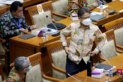 Menteri Kesehatan Budi Gunadi Sadikin saat mengikuti rapat kerja dengan Komisi IX DPR di Komplek Parlemen, Jakarta, Kamis (8/4/2021).