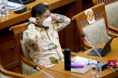 Menteri Kesehatan Budi Gunadi Sadikin saat mengikuti rapat kerja dengan Komisi IX DPR di Komplek Parlemen, Jakarta, Kamis (8/4/2021).