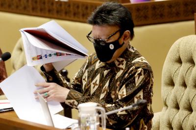 MenPAN-RB Tjahjo Kumolo mengikuti rapat kerja bersama Komisi II DPR di Komplek Parlemen, Jakarta, Kamis (8/4/2021).