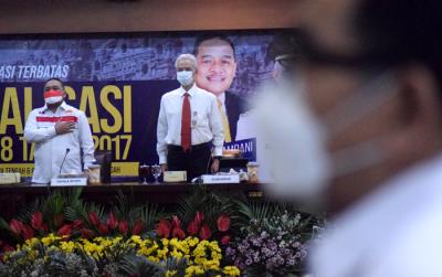 Gubernur Jateng Ganjar Pranowo dan Kepala BP2MI Benny Rhamdani saat Rakortas Sosialisasi UU Nomor 18/2017 tentang Pelindungan PMI di Semarang, Jumat (9/4/2021).