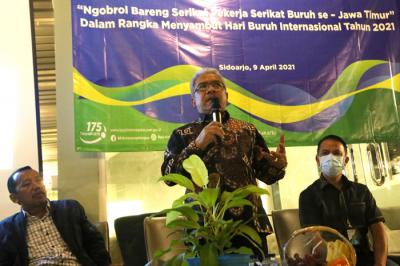 Kegiatan Ngobrol Bareng Serikat Buruh se- Jawa Timur di Sidoarjo, Jawa Timur, Jumat (9/4/2021).