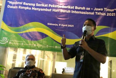 Kegiatan Ngobrol Bareng Serikat Buruh se- Jawa Timur di Sidoarjo, Jawa Timur, Jumat (9/4/2021).