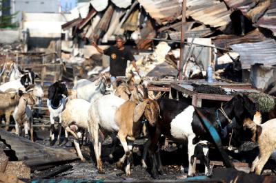 Suasana lokasi pasca kebakaran di Pasar Kambing, Jalan Sabeni Raya, Kebon Melati, Tanah Abang, Jakarta, Jumat (9/4/2021).