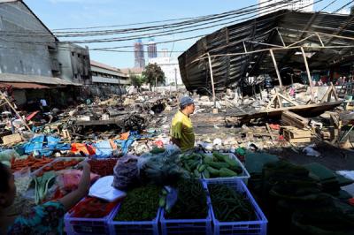 Suasana lokasi pasca kebakaran di Pasar Kambing, Jalan Sabeni Raya, Kebon Melati, Tanah Abang, Jakarta, Jumat (9/4/2021).