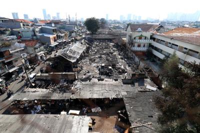 Suasana lokasi pasca kebakaran di Pasar Kambing, Jalan Sabeni Raya, Kebon Melati, Tanah Abang, Jakarta, Jumat (9/4/2021).