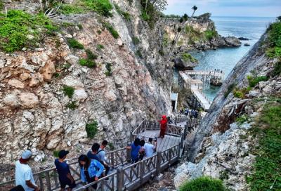 Suasana lokasi wisata baru Titik Nol Sulawesi atau Stop Area Mini Bira, Kabupaten Bulukumba, Sulawesi Selatan, Minggu (11/5/2021).