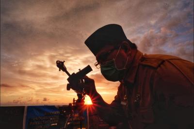 BMKG Wilayah IV bekerjasama dengan Departemen Agama memantau hilal awal bulan Ramadan 1442 Hijriah di Makassar, Sulawesi Selatan, Senin (12/4/2021).