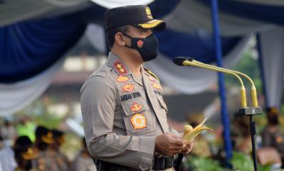 Upacara gelar apel Operasi Keselamatan Candi 2021 di halaman Mapolda Jateng, Semarang, Jawa Tengah, Senin (12/4/2021).