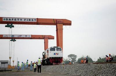 Progres pembangunan proyek Kereta Cepat Jakarta-Bandung (KCJB) di Stasiun Padalarang dan Depo KCJB di Tegalluar, Jawa Barat, Senin (12/4/2021).