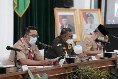 Gubernur Jawa Barat Ridwan Kamil saat menghadiri Rapat Komite Kebijakan Penanganan Covid-19 dan Pemulihan Ekonomi Daerah, di Bandung, Rabu (14/4/2021).