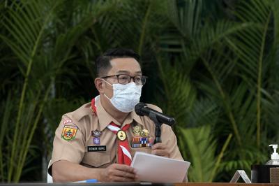 Gubernur Jawa Barat Ridwan Kamil saat menghadiri Rapat Komite Kebijakan Penanganan Covid-19 dan Pemulihan Ekonomi Daerah, di Bandung, Rabu (14/4/2021).