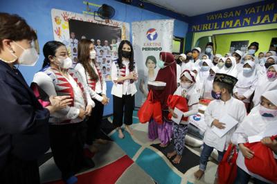 Kartini Perindo kunjungi Panti Asuhan dan memberikan bantuan berupa peralatan sekolah, sembako dan alat kesehatan.