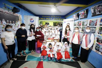 Kartini Perindo kunjungi Panti Asuhan dan memberikan bantuan berupa peralatan sekolah, sembako dan alat kesehatan.