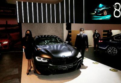 BMW Seri 8 Golden Thunder Edition hanya tersedia 1 unit untuk Indonesia.