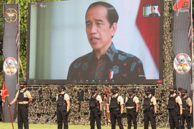 Perayaan kali ini digelar dengan suasana yang lebih sederhana dan tanpa ada atraksi militer dari prajurit Korps Baret Merah.