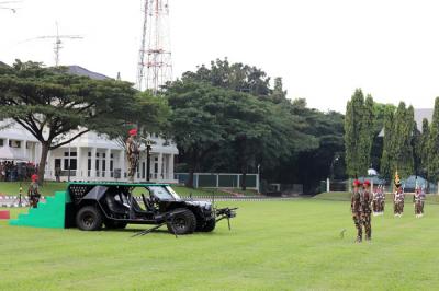 Perayaan kali ini digelar dengan suasana yang lebih sederhana dan tanpa ada atraksi militer dari prajurit Korps Baret Merah.
