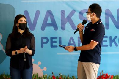 Program vaksinasi ini merupakan kerjasama Kementerian Pariwisata dan Ekonomi Kreatif (Kemenparekraf) dengan Homecare24 dan Dinas Kesehatan DKI Jakarta.