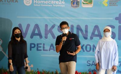 Program vaksinasi ini merupakan kerjasama Kementerian Pariwisata dan Ekonomi Kreatif (Kemenparekraf) dengan Homecare24 dan Dinas Kesehatan DKI Jakarta.