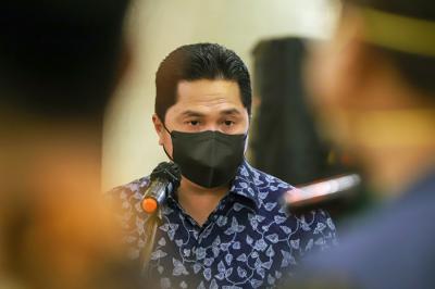 Menteri BUMN yang juga Ketua Umum Masyarakat Ekonomi Syariah Erick Thohir melantik pengurus MES DKI Jakarta periode 2021-2023 di Jakarta, Sabtu (17/4/2021).