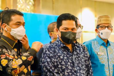 Menteri BUMN yang juga Ketua Umum Masyarakat Ekonomi Syariah Erick Thohir melantik pengurus MES DKI Jakarta periode 2021-2023 di Jakarta, Sabtu (17/4/2021).
