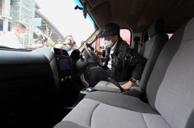 Kemenhub mensosialisasikan kendaraan ramah lingkungan untuk menekan emisi gas buang dan konversi motor listrik berbasis baterai buatan UMKM dalam negeri.