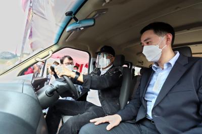 Kemenhub mensosialisasikan kendaraan ramah lingkungan untuk menekan emisi gas buang dan konversi motor listrik berbasis baterai buatan UMKM dalam negeri.