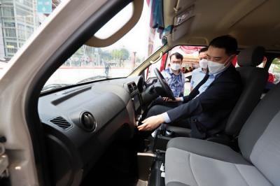 Kemenhub mensosialisasikan kendaraan ramah lingkungan untuk menekan emisi gas buang dan konversi motor listrik berbasis baterai buatan UMKM dalam negeri.