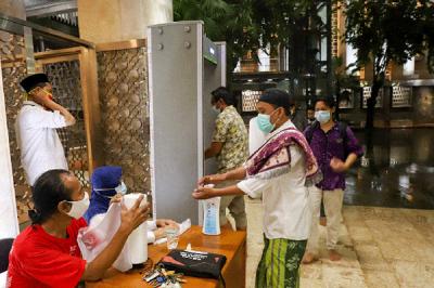 Ramadan tahun ini umat muslim diperbolehkan melaksanakan shalat berjamaah di masjid dan mushala, baik shalat fardu, shalat tarawih termasuk tadarus.