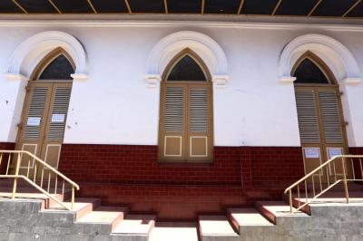 Masjid Peneleh berdiri kokoh di Jalan Peneleh Gang V Surabaya, Jawa Timur, Senin (19/4/2021).