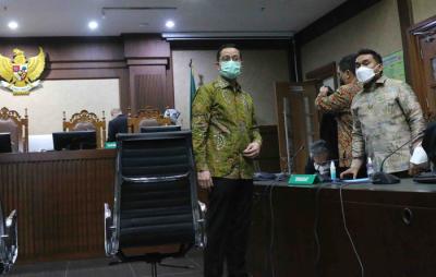 Terdakwa mantan Menteri Sosial Juliari Peter Batubara menjalani perdana di pengadilan Tindak Pidana Korupsi (Tipikor) Jakarta, Rabu (21/4/2021).