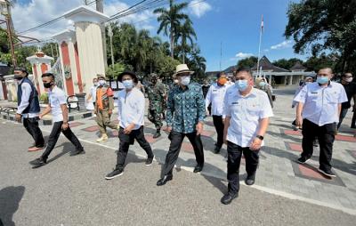 Gubernur Jawa Barat Ridwan Kamil meresmikan pemanfaatan Alun-alun Majalengka yang telah selesai direvitalisasi, Rabu (21/4/2021).