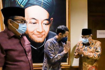 Menteri Pendidikan dan Kebudayaan (Mendikbud) Nadiem Makarim saat mendatangi kantor Pengurus Besar Nahdlatul Ulama (PBNU) di Jakarta, (22/4/2021).