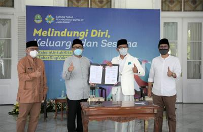 Penandatangan nota kesepakatan terkait pengembangan ekosistem peternakan melalui inovasi dan pemanfaatan teknologi informasi di Bandung, Kamis (22/4/2021).