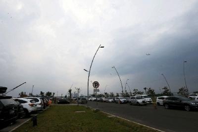 Kawasan pantai yang baru selesai pada pertengahan 2020 ini menjadi tujuan rekreasi pantai alternatif terbaru warga DKI Jakarta selain Ancol.
