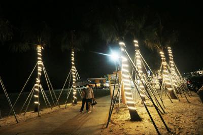 Kawasan pantai yang baru selesai pada pertengahan 2020 ini menjadi tujuan rekreasi pantai alternatif terbaru warga DKI Jakarta selain Ancol.