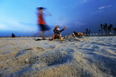 Kawasan pantai yang baru selesai pada pertengahan 2020 ini menjadi tujuan rekreasi pantai alternatif terbaru warga DKI Jakarta selain Ancol.