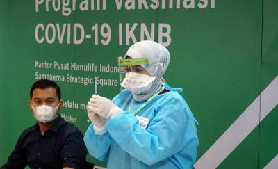 Manulife Indonesia menggelar vaksin Covid-19 untuk lansia berusia minimal 60 tahun dan tenaga pemasar terpilih.