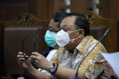 Mantan Direktur Utama BTN Maryono mengikuti sidang lanjutan di Pengadilan Tipikor, Jakarta, Selasa (27/4/2021).